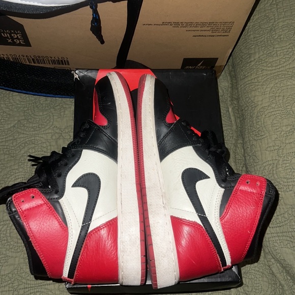 Jordan 1 High Og bred toe size 6y Gradeschool - Picture 3 of 7